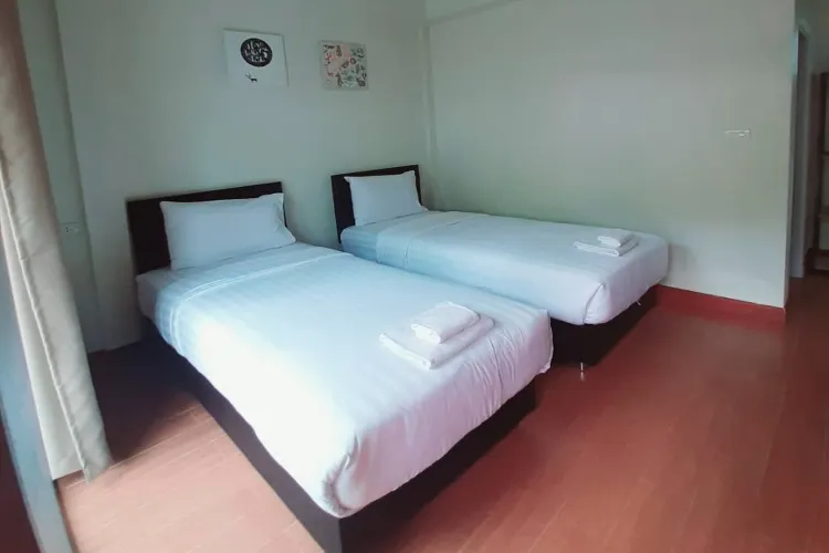 ห้องทวินพร้อมทางเชื่อมไปยังสระน้ำ
