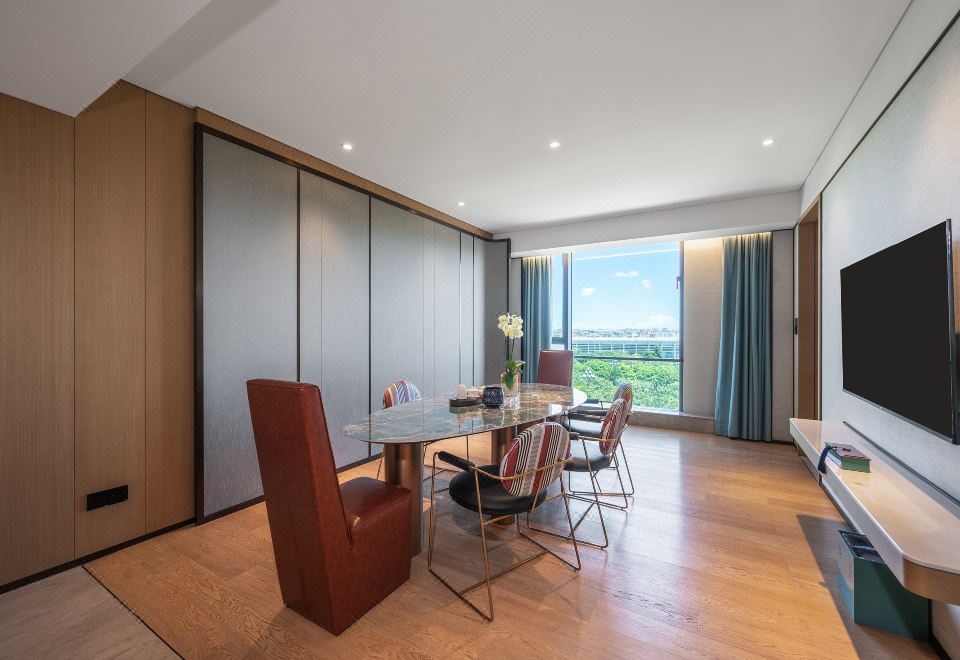 Business suite