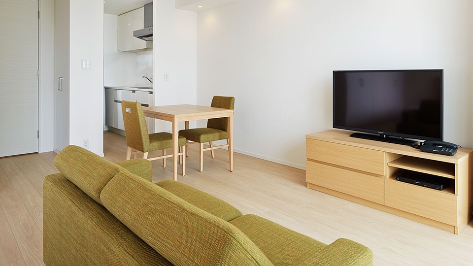 豪华 A 房，配备 1 张大床，公寓式