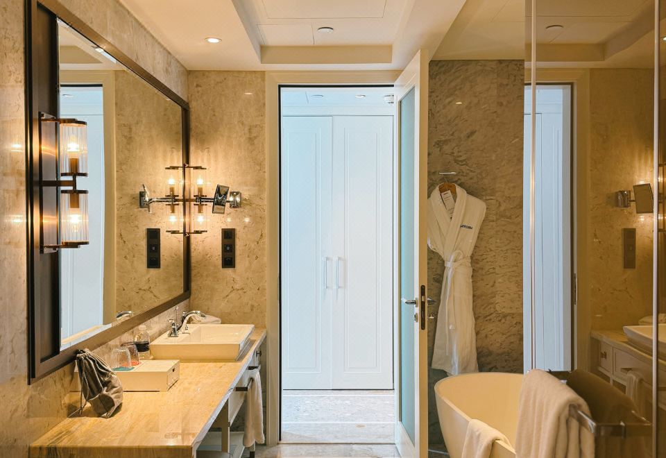 Le Meridien Suzhou, Suzhou BayPartial Lake View King Room