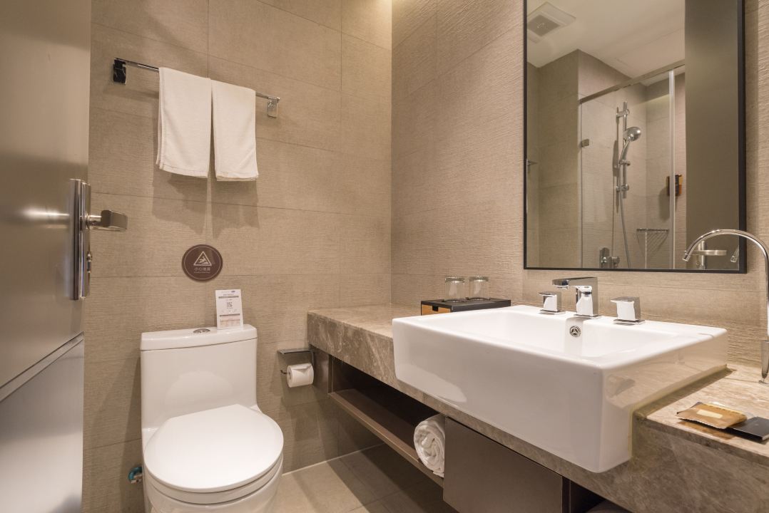 Homeinn Plus Hotel (Harbin Sandadongli Haguo)家庭房（办公桌椅+独立衞浴）