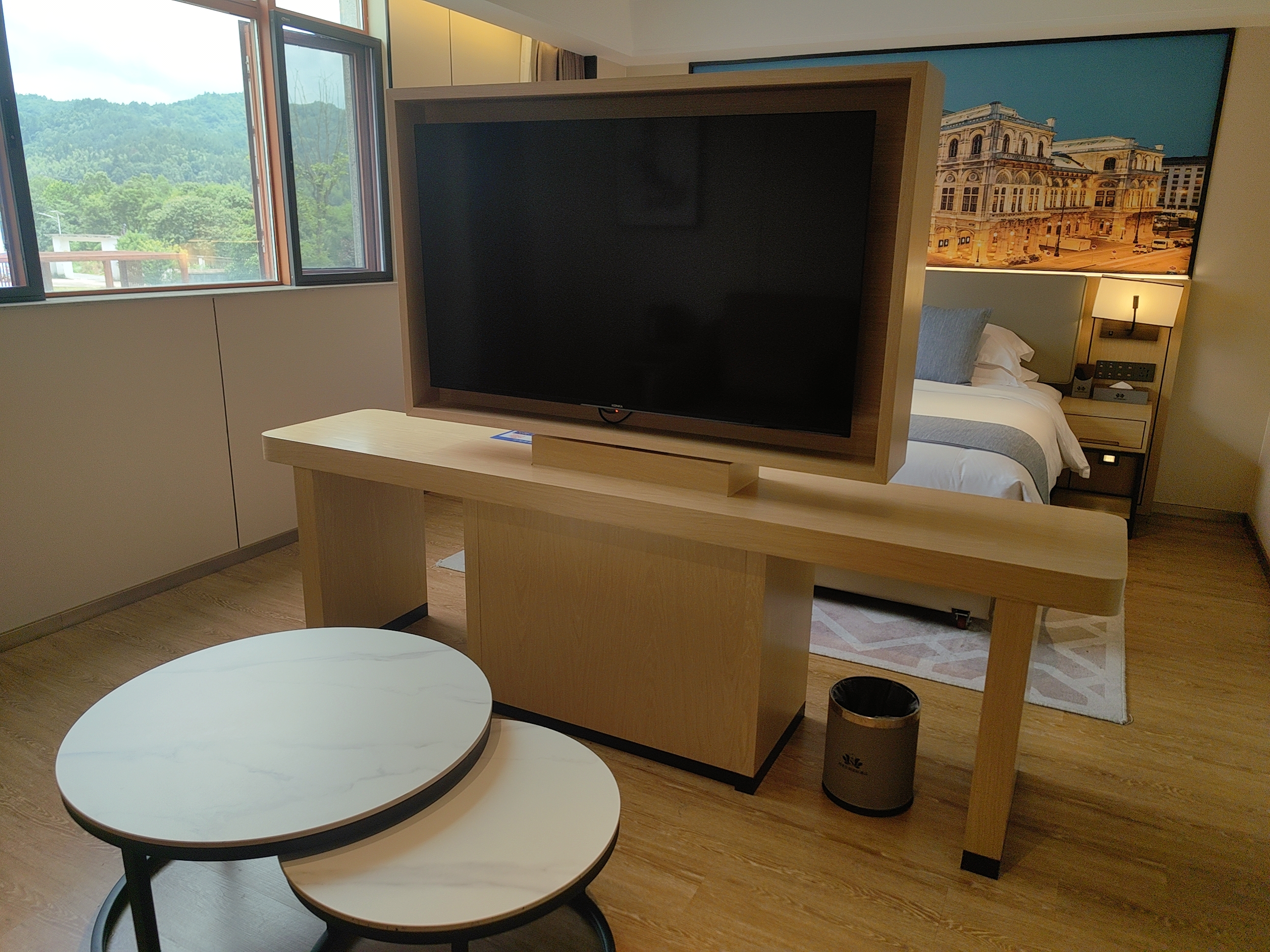 純凈山景大床房