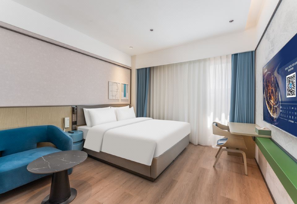 高級大床房（智能客控+直飲水機+迷你冰箱+投屏電視）