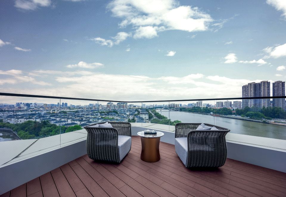 天际江景露台套房（天际观景露台+深泡浴缸+Mini Bar）