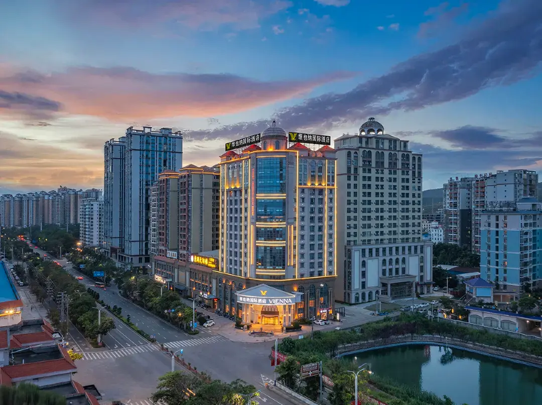 Vienna International Hotel Guangxi Dongxing Second Bridge Port High-speed Railway Station - Móng Cái