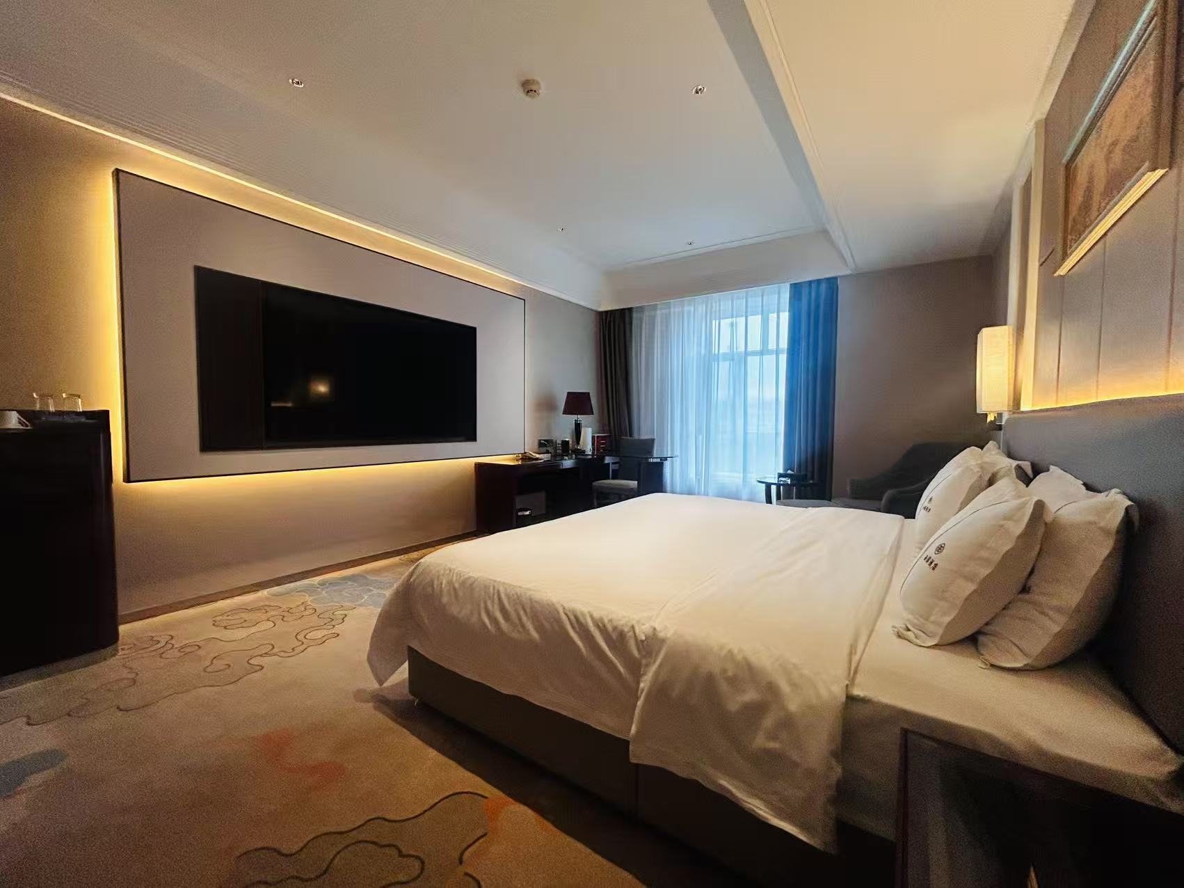 豪华大床房（智能客控+城市景观+小冰箱+加湿器）