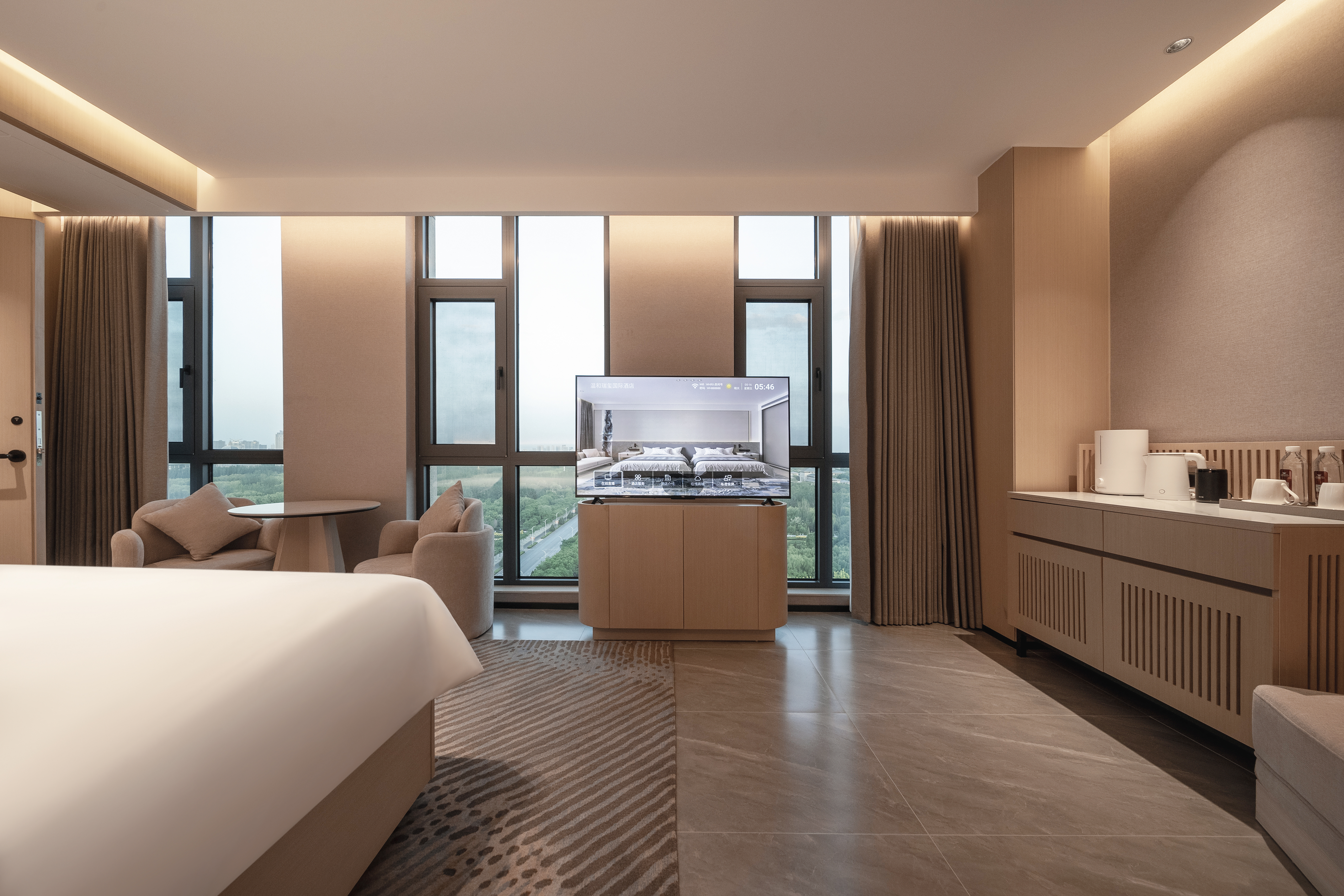 依云观山大床房