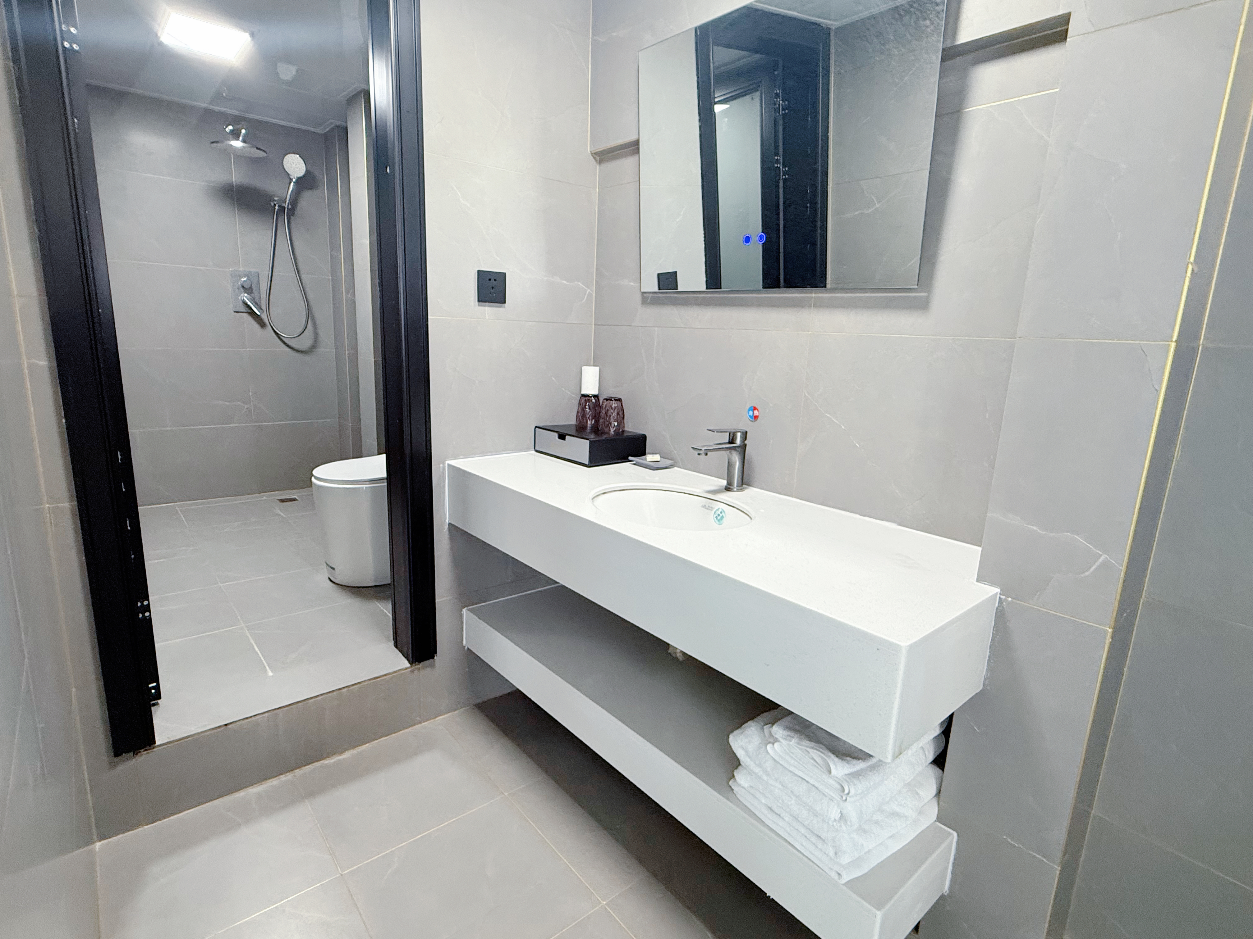 LOFT大床∣两衞∣客厅∣半自能马桶