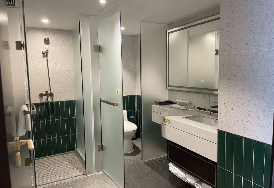 翠乐房欢聚三床房