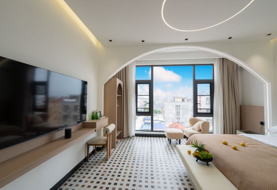 澜.梦蝶丨经典大床房丨智能客控+全景落地窗