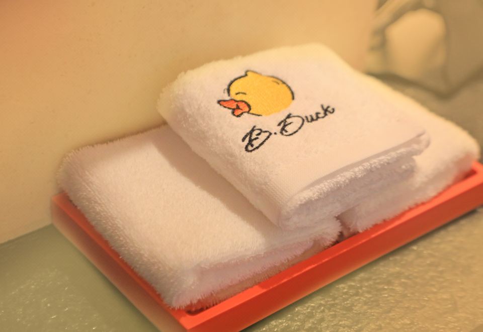 小黄鸭主题湖景套房