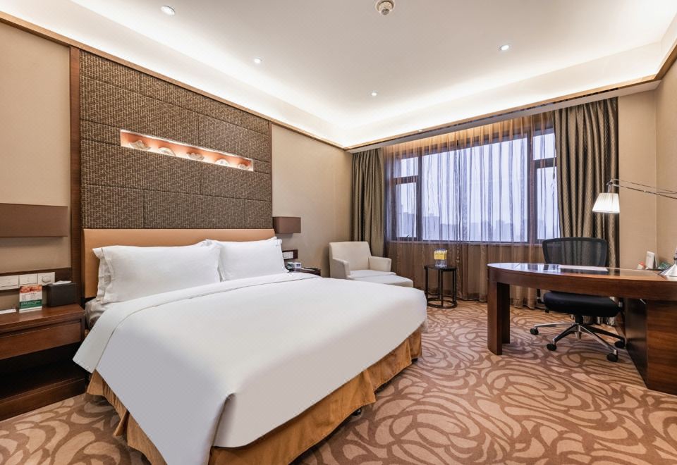 假日行政大床房