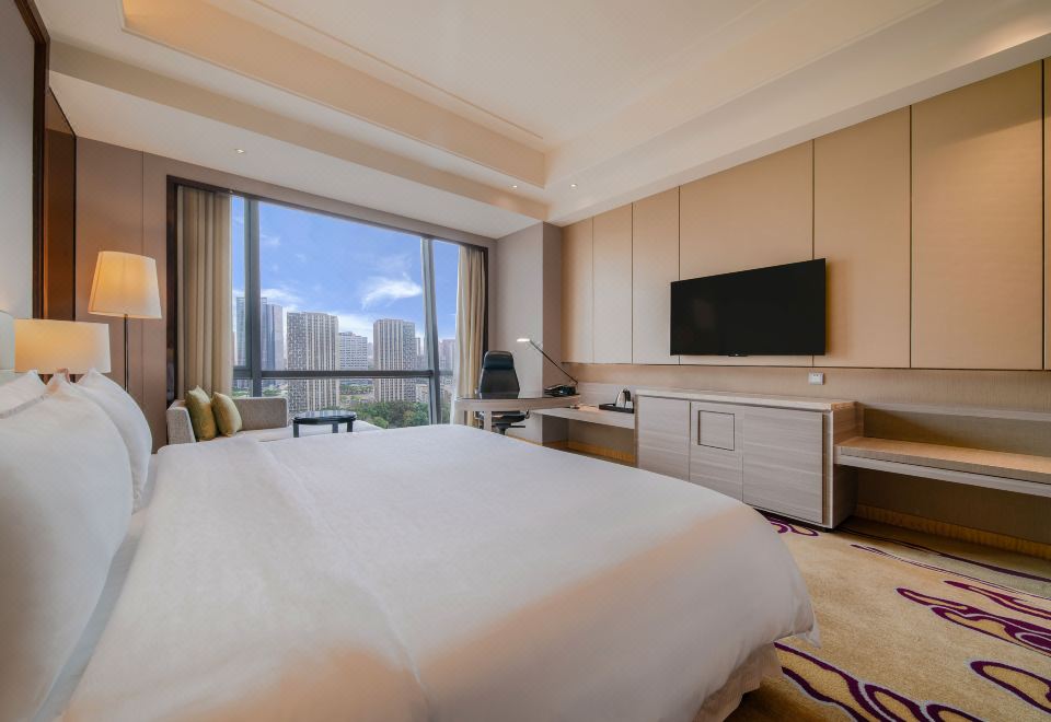 豪華大床房「高樓剪影，攬一城輪廓入夢」