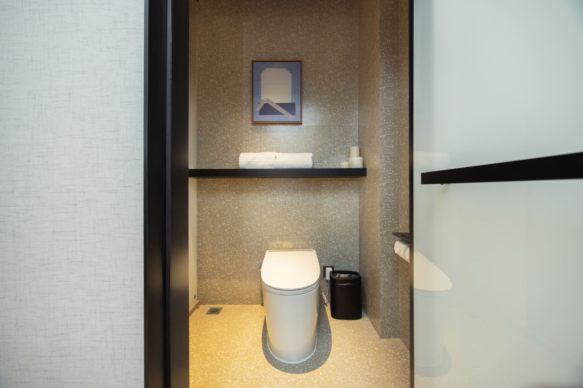 Business 2-Bed Room
