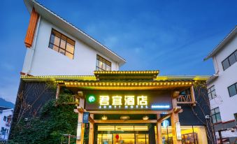 Junyi Courtyard Hotel (Zhangjiajie National Forest Park)