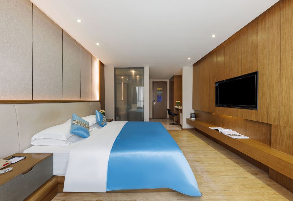 Queen Room With View