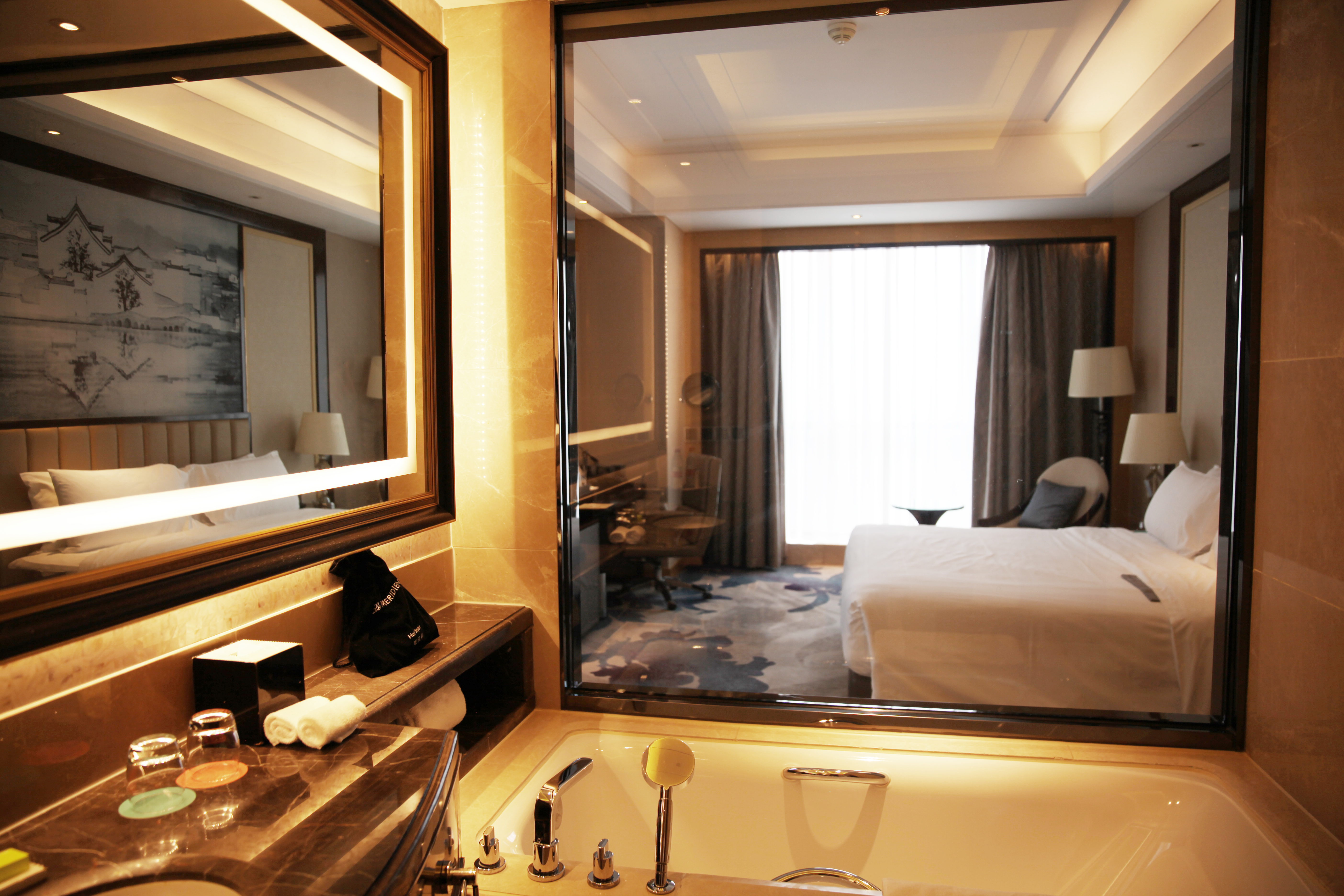 特价高级豪华大床房