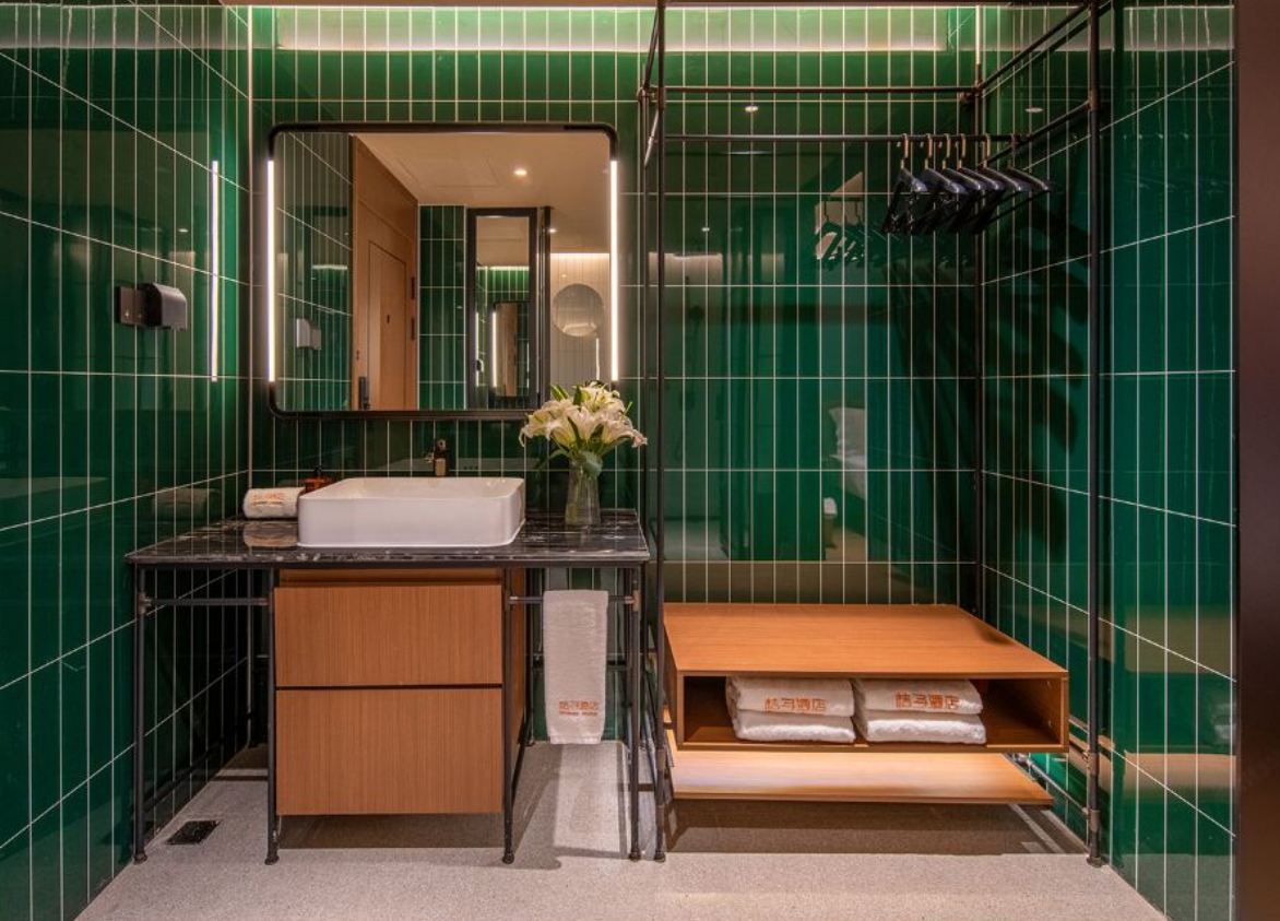 加州豪华大床房（智能客控+电视投屏+小冰箱）