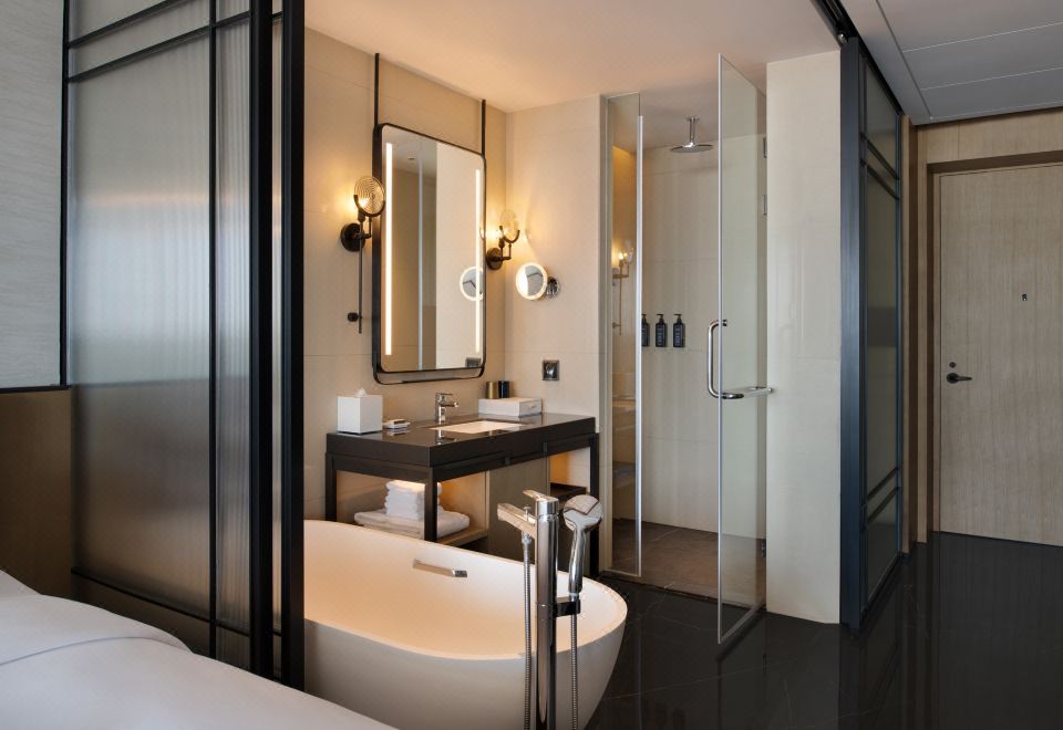 Sheraton Ningbo Xiangshan ResortStudio King Bed Mountain View Room