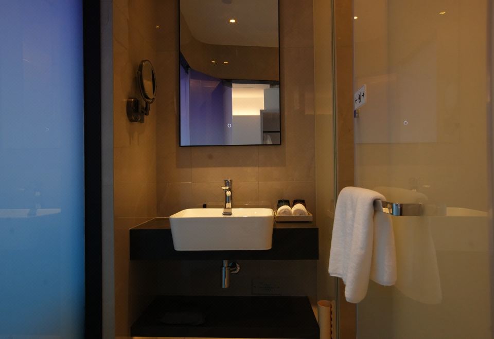 荷里活靈動雙拼雙床房