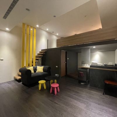 樓中樓六人房 凝萃文旅台中車站店優惠