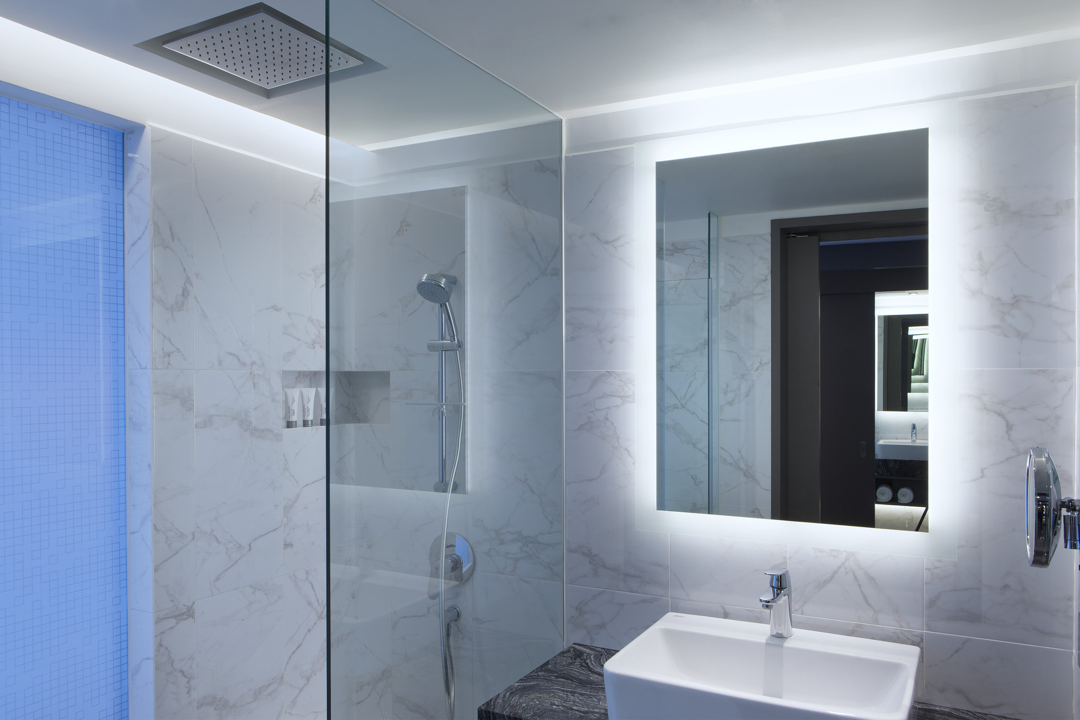 大型客房，一張特大床