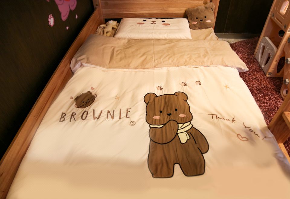 泰迪珍藏星品家庭亲子套房（大床+子母床）