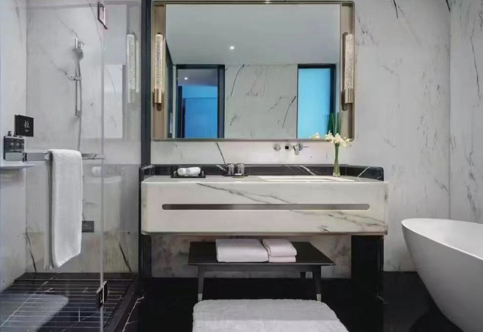 The Langbo Chengdu, in The Unbound Collection by HyattBasic Room (Double Bed)