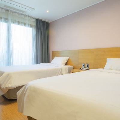 Standard Twin Room Sims Hotel Promo Code