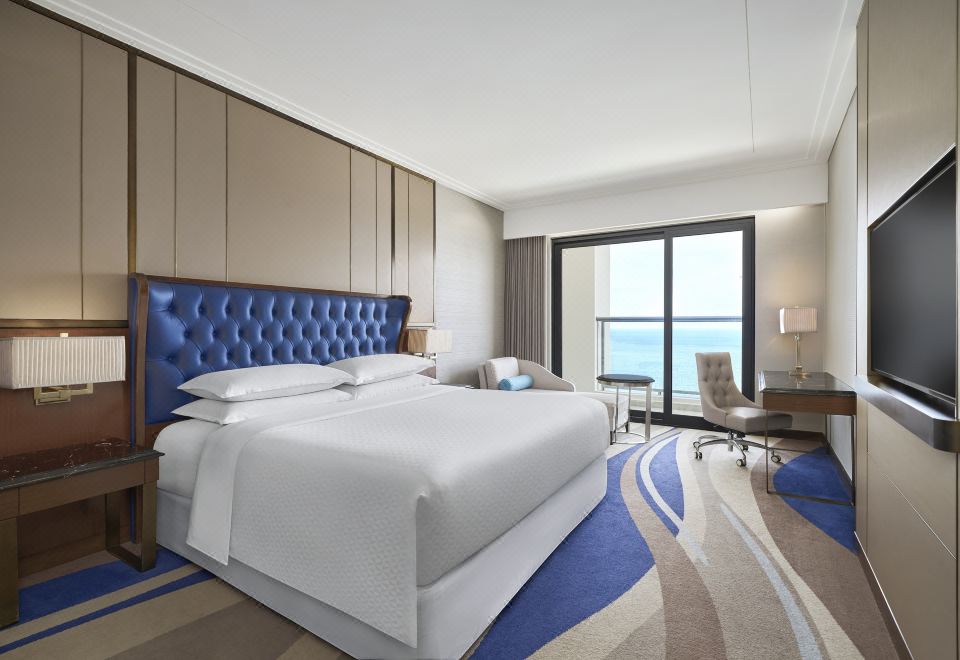 Four Points by Sheraton DanangPanoramic King, Ocean View, High Floor, Balcony