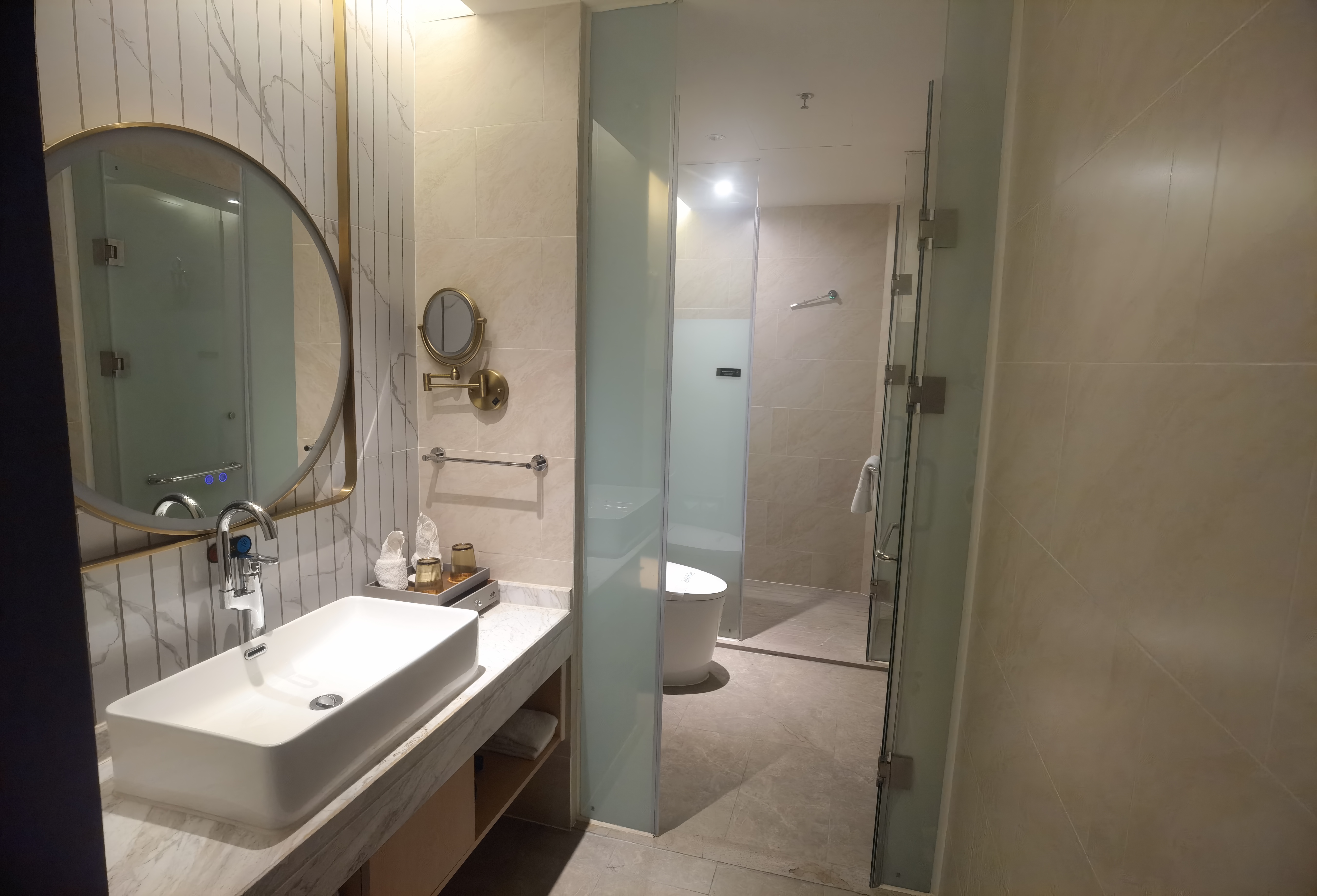 纯净山景大床房