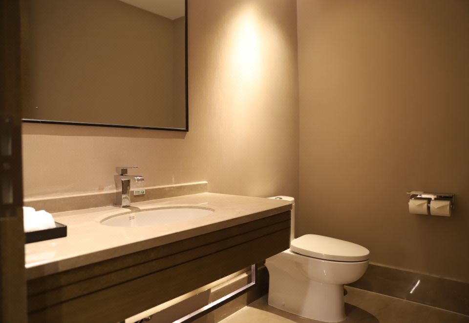 家庭套房（特大床+卡通主题+迷你小冰箱+双衞生间）