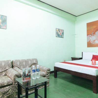 RedDoorz Room RedDoorz @ Western Highway Lodge Hotel Promo Code