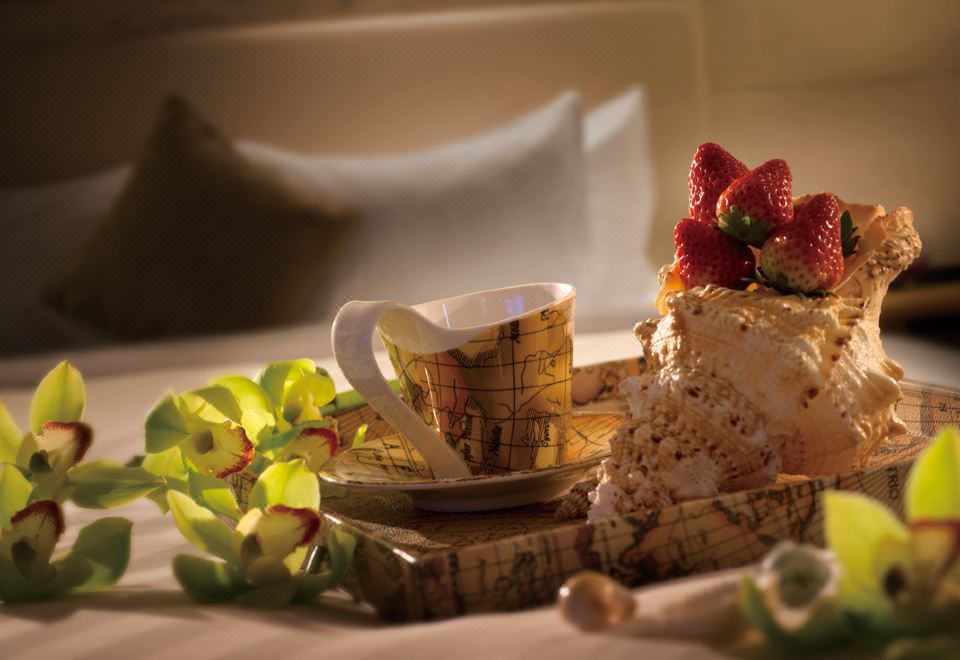 皇冠行政湖景房-大床