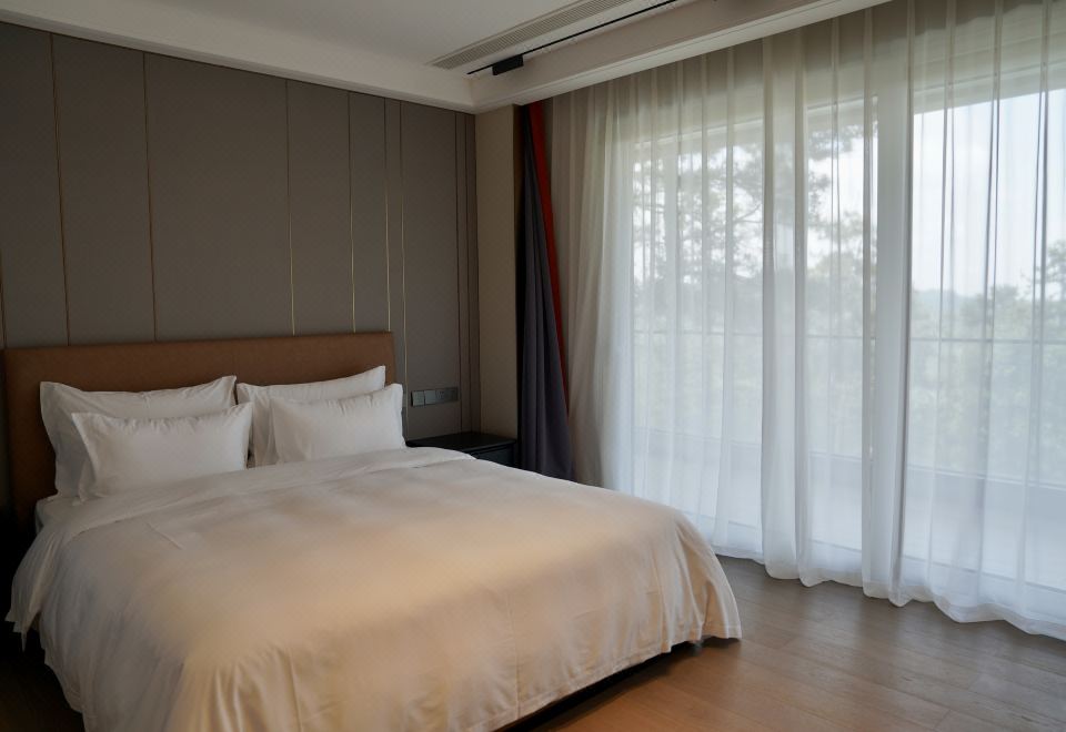 隐于松林五卧泳池别墅