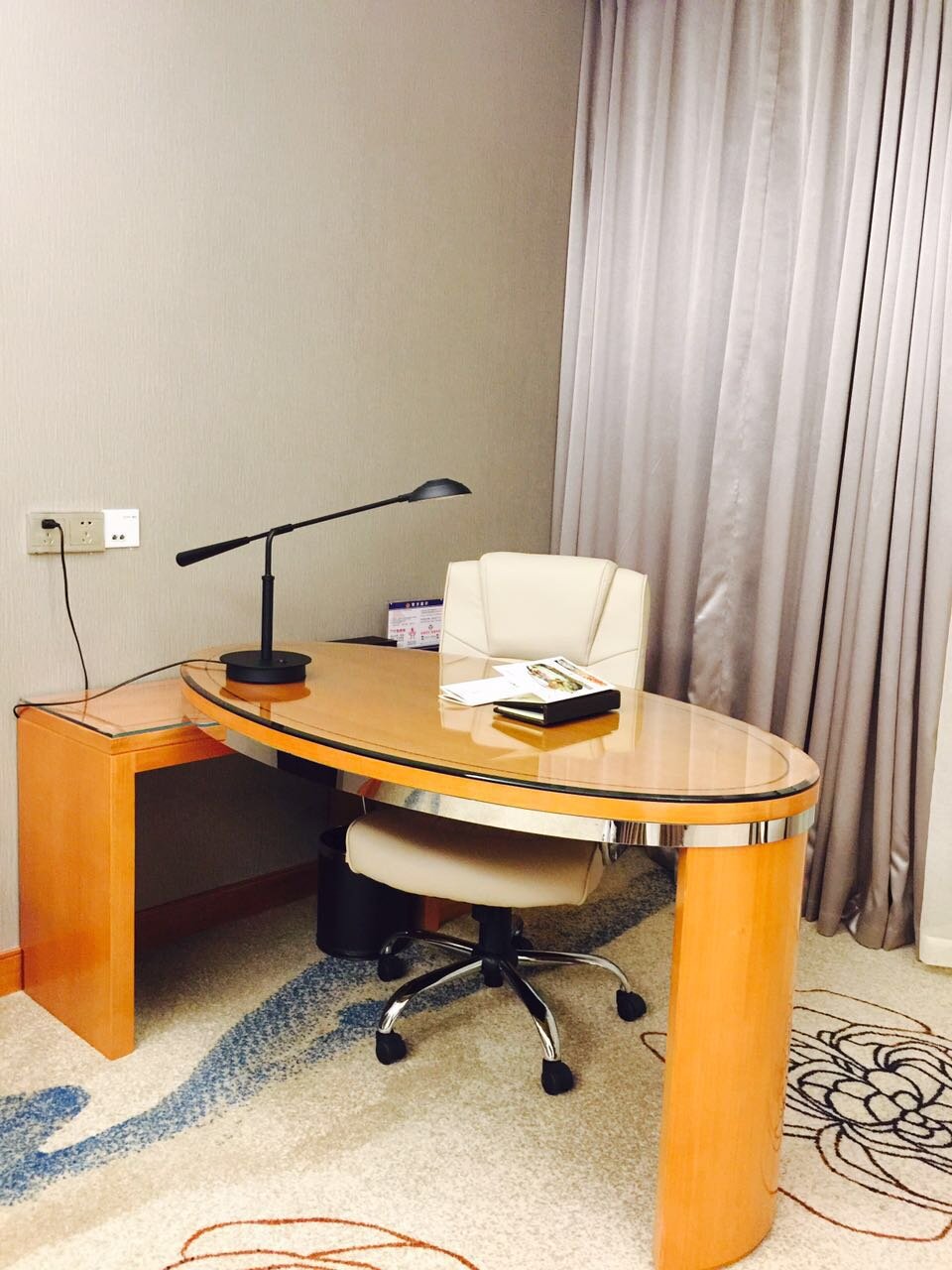 高级双床房（无窗）