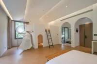 Hillside Courtyard Guesthouse