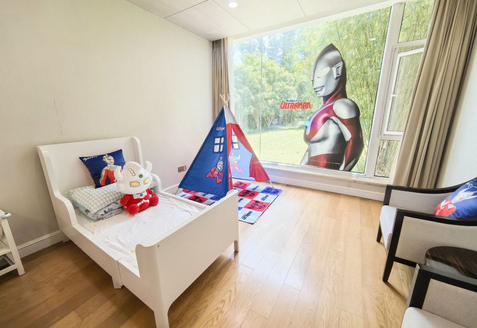 Shanghai Yiqinyuan ResortUltraman Theme Family Room