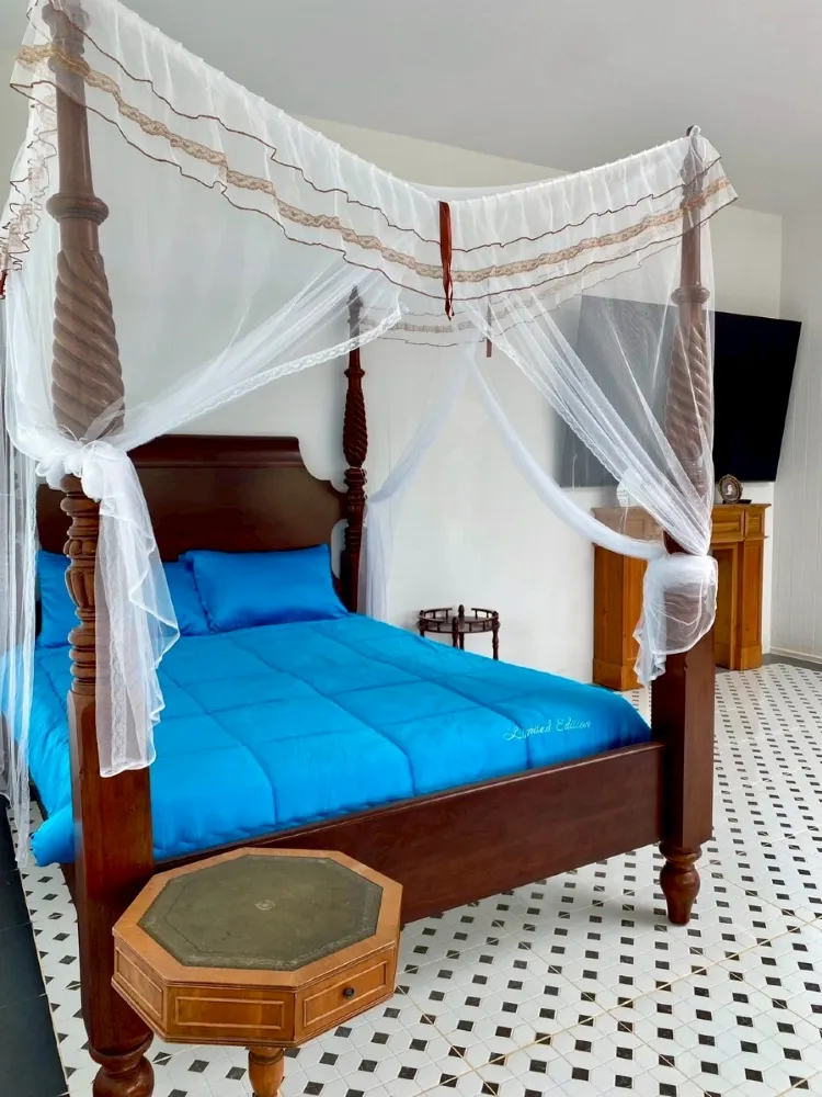 ห้องสวีทรอยัลสีน้ำเงิน (503) ห้องน้ำที่ใช้ร่วมกัน