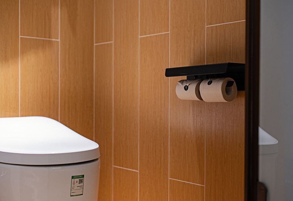 高级大床房（智能电视投屏+功夫茶具 +浴淋顶喷）