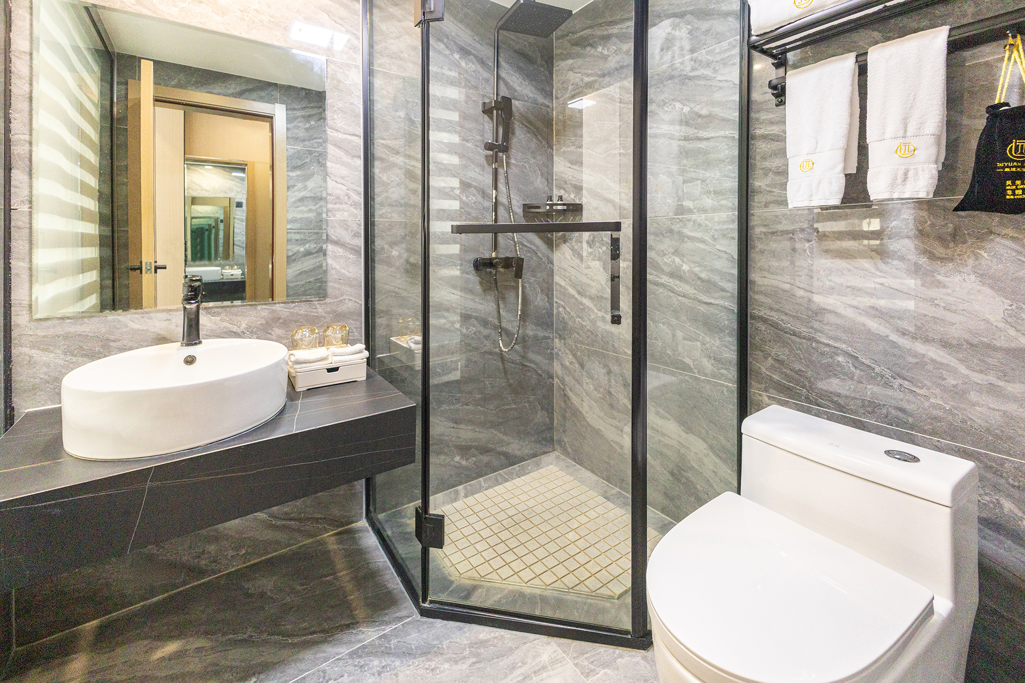 豪华观景标间（轻时尚+尽享山景）