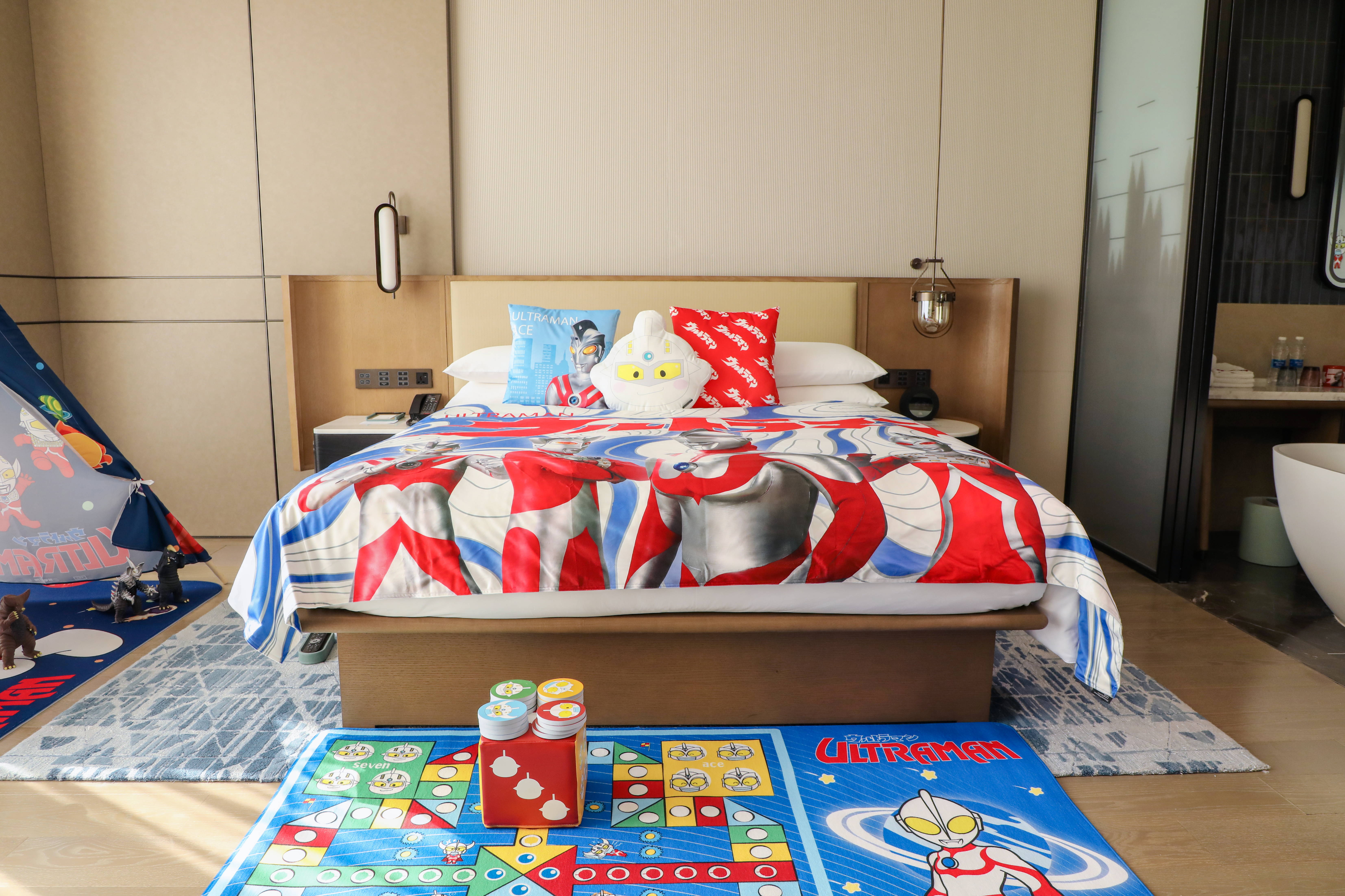 奥特曼亲子大床房