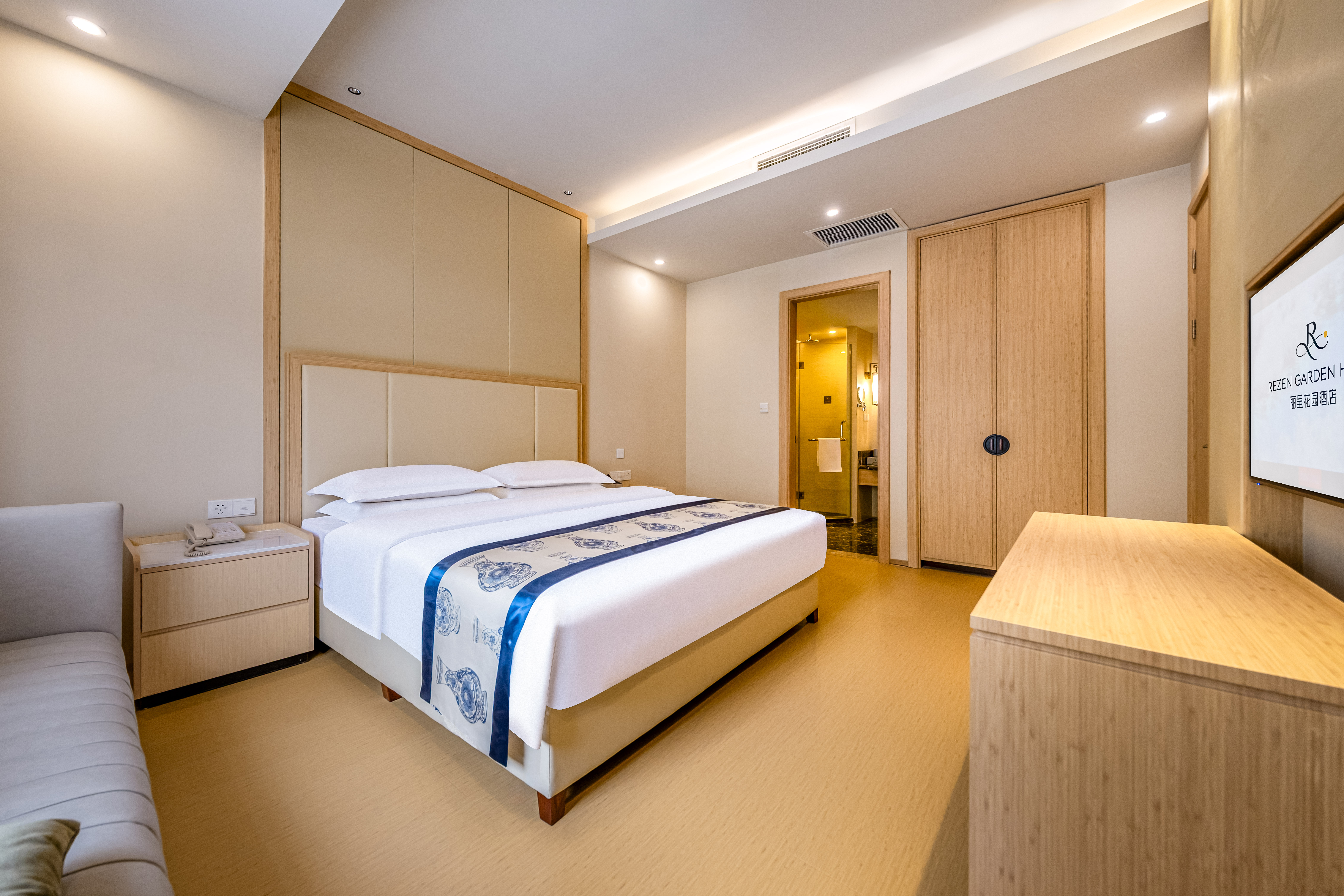 Mountain-View One-Bedroom One-Living Room Suite (Smart Toilet + Private Bathtub)