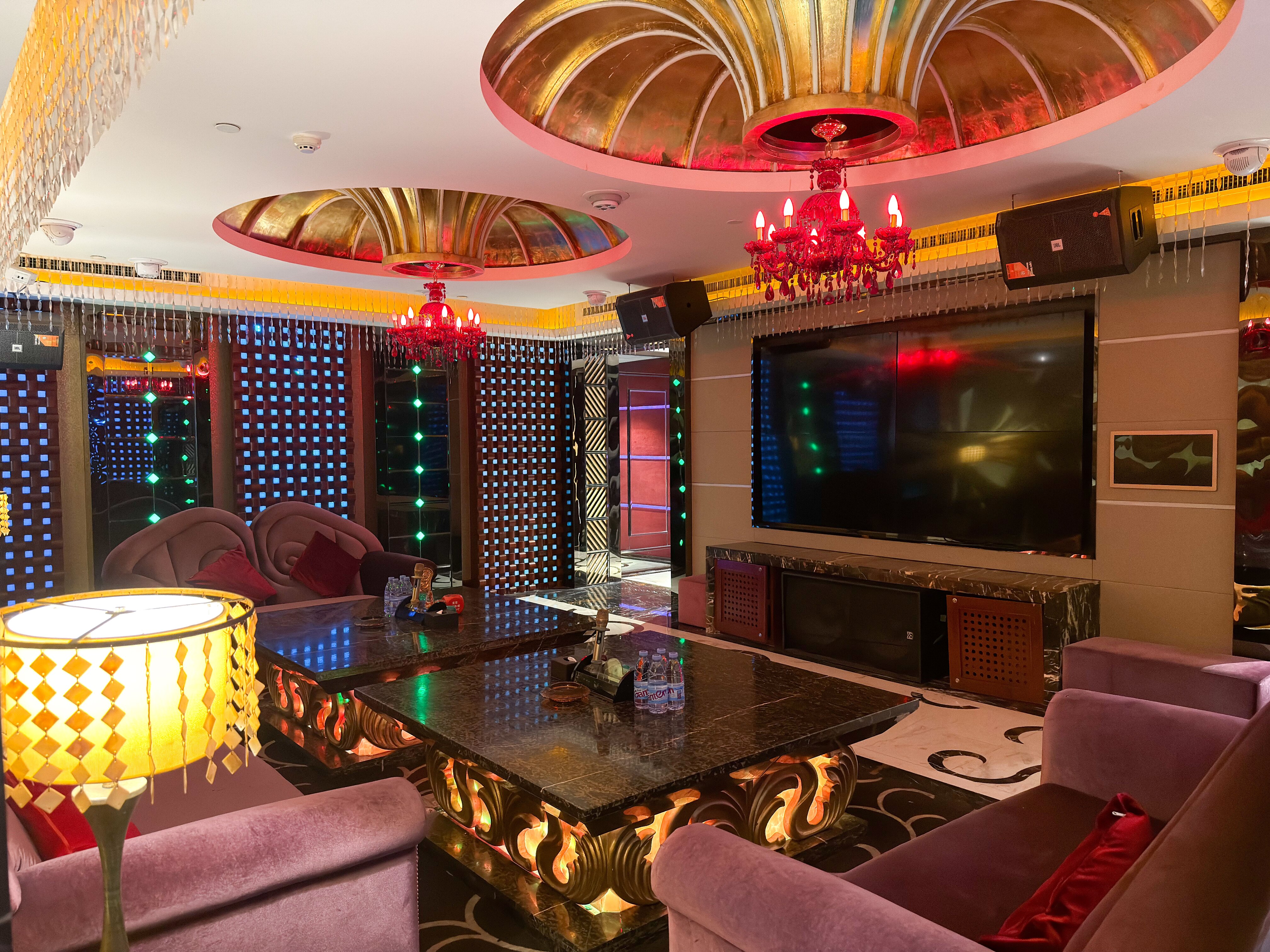 宾雅号超级总统套房（温泉水+棋牌间+KTV+室外露天泡池+大浴缸+湿蒸房）