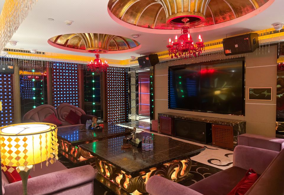 宾雅号超级总统套房（温泉水+棋牌间+KTV+室外露天泡池+大浴缸+湿蒸房）