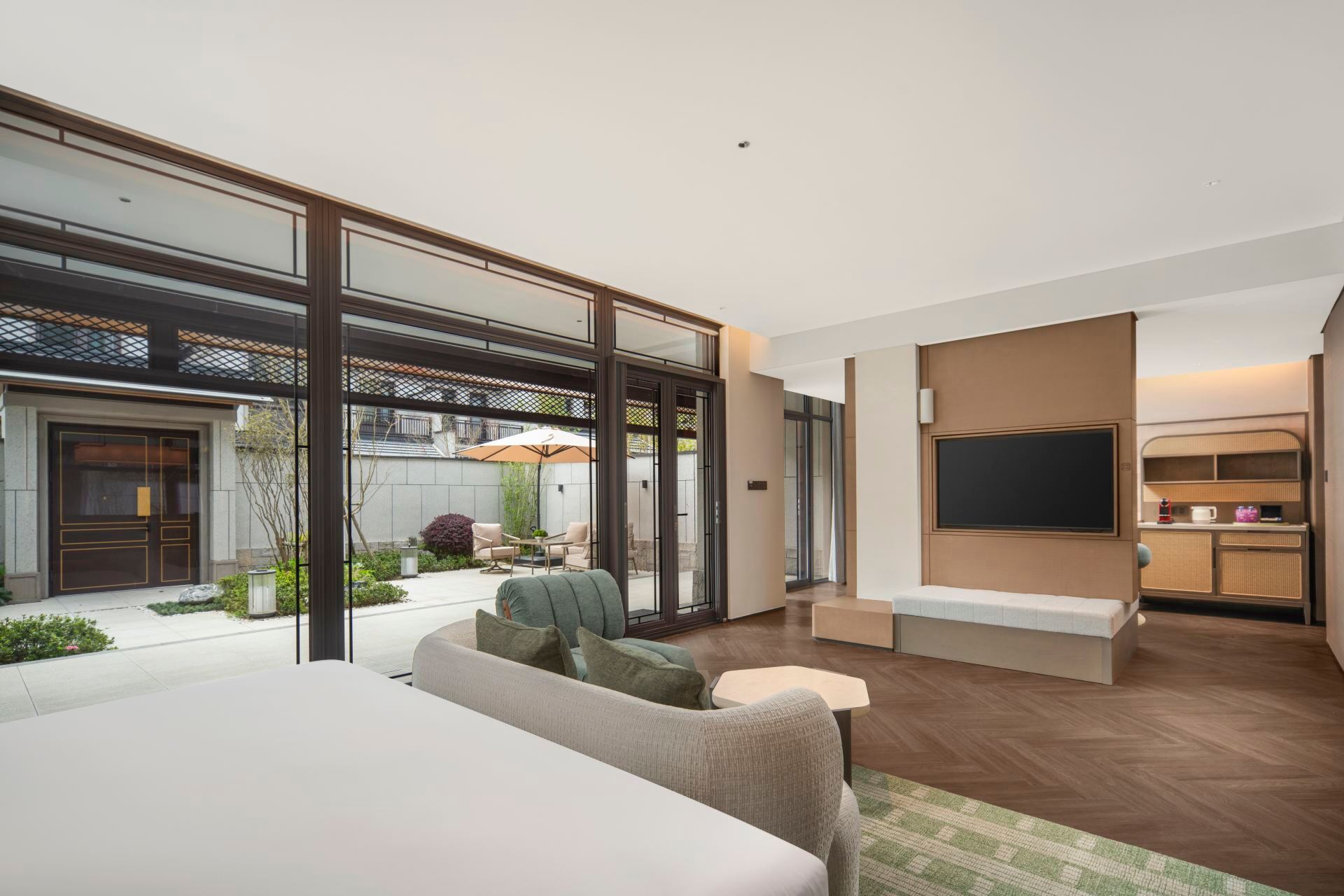 Two-Bedroom Villa (2 King Beds, Courtyard Access)