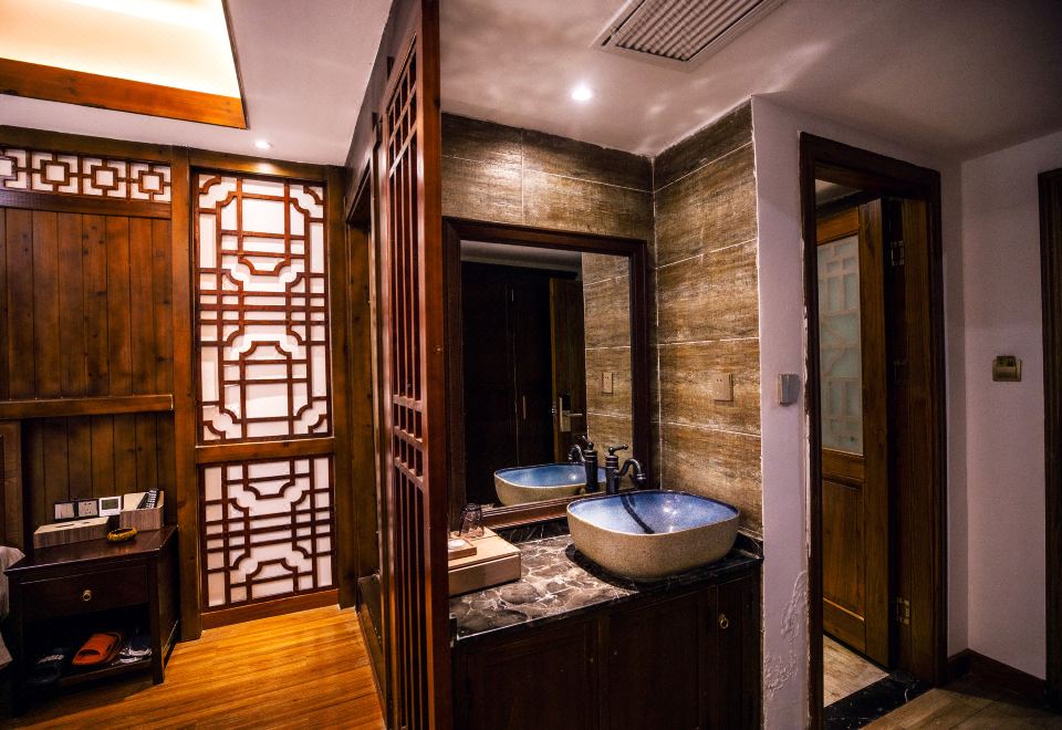 Furong Town Shuiyunxuan Inn (Furong Town Scenic Area)Guestroom - Near River (Double bed)