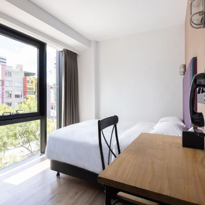 豪華商務雙人房 河堤漫旅-高雄站前館優惠