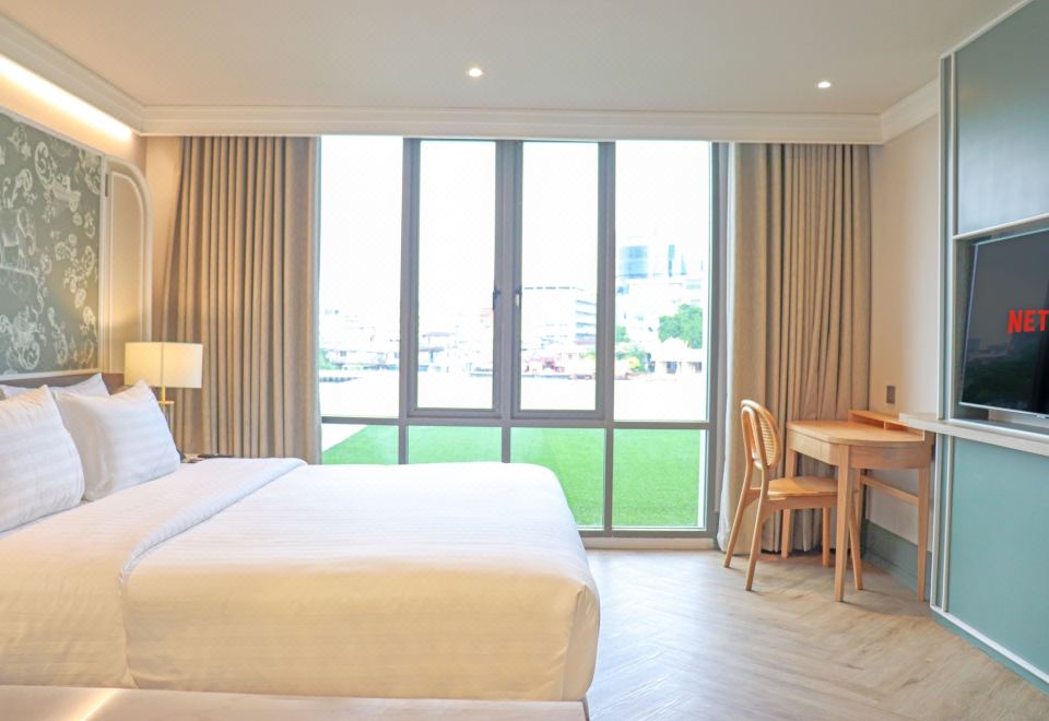 四分之一河景特大床房