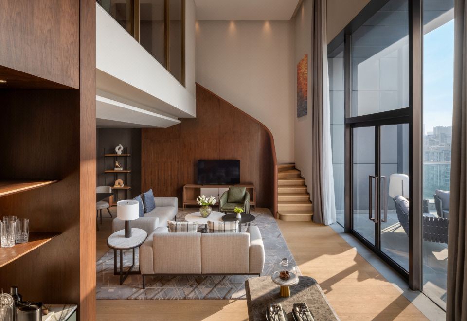 复式套房（尊享超大浴缸+城景大阳台+戴森吹风机）